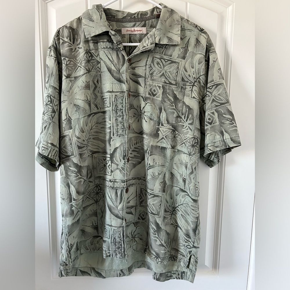 Tommy Bahama Hawaiian Aloha Shirt Mens Short Sleeve 100% Silk Floral Size M